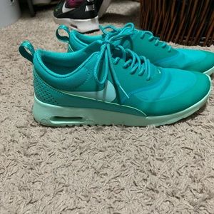 Nike thread shoes